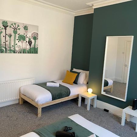 Kitchener - Wonderful 2-Bedroom Apt Sleeps 5 Free Parking Free Wifi Gateshead Eksteriør bilde