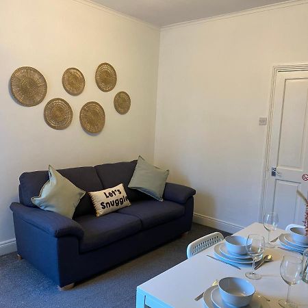 Kitchener - Wonderful 2-Bedroom Apt Sleeps 5 Free Parking Free Wifi Gateshead Eksteriør bilde