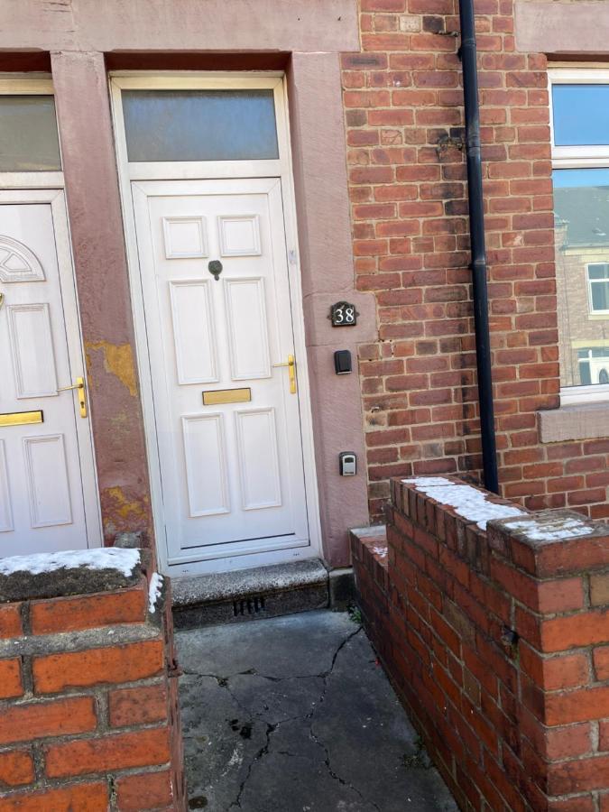 Kitchener - Wonderful 2-Bedroom Apt Sleeps 5 Free Parking Free Wifi Gateshead Eksteriør bilde