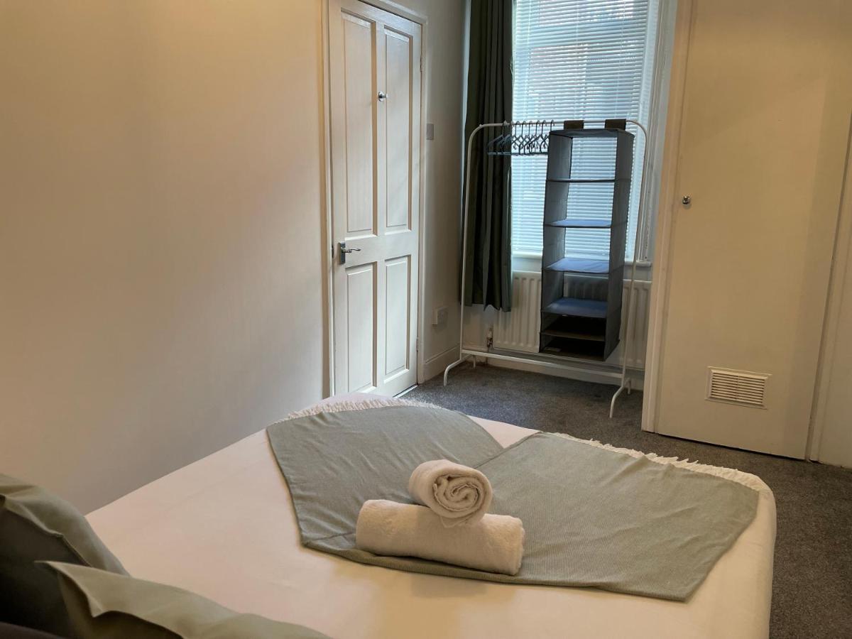 Kitchener - Wonderful 2-Bedroom Apt Sleeps 5 Free Parking Free Wifi Gateshead Eksteriør bilde