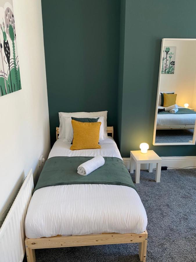 Kitchener - Wonderful 2-Bedroom Apt Sleeps 5 Free Parking Free Wifi Gateshead Eksteriør bilde