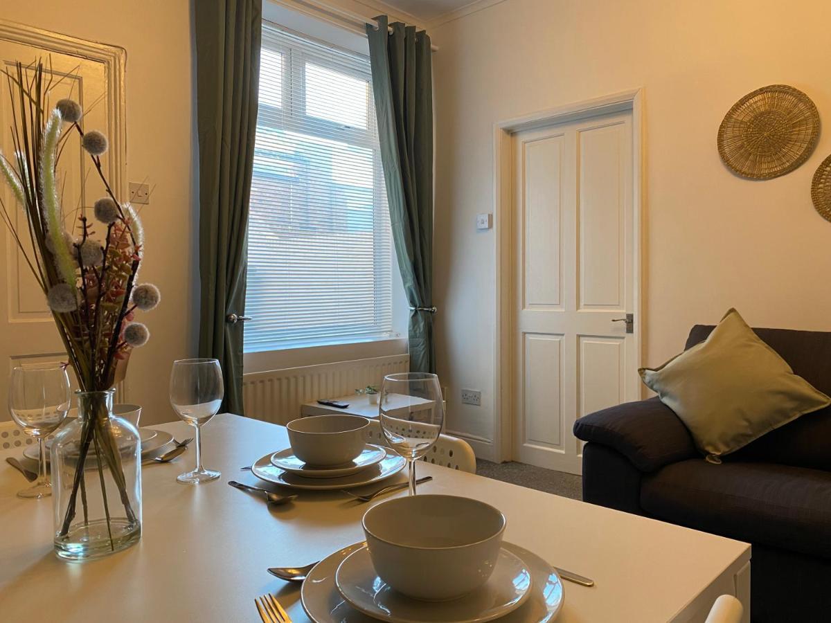 Kitchener - Wonderful 2-Bedroom Apt Sleeps 5 Free Parking Free Wifi Gateshead Eksteriør bilde