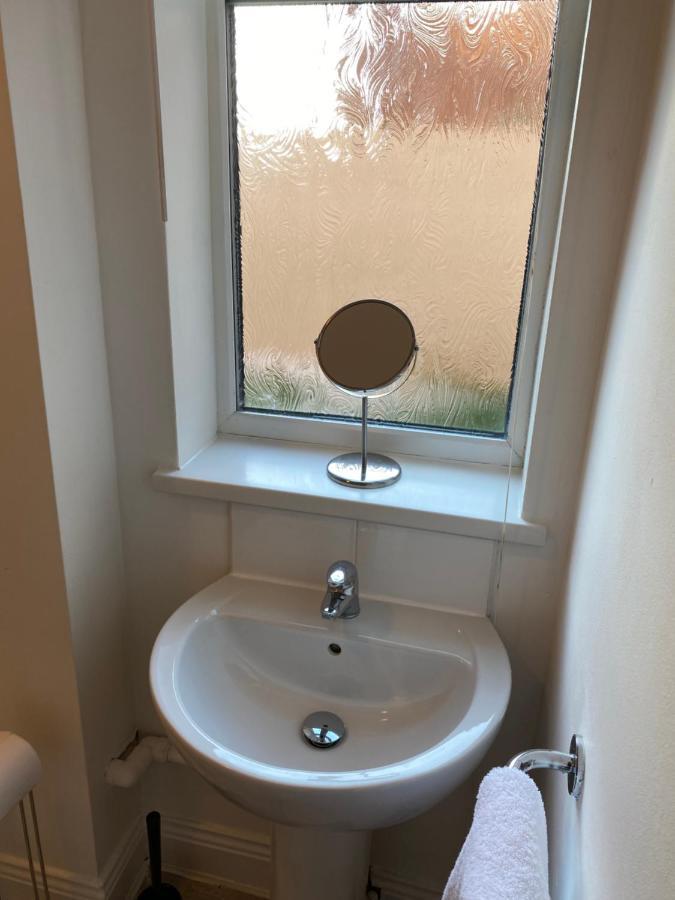 Kitchener - Wonderful 2-Bedroom Apt Sleeps 5 Free Parking Free Wifi Gateshead Eksteriør bilde