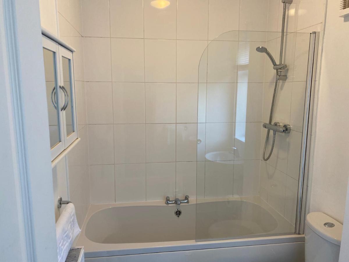 Kitchener - Wonderful 2-Bedroom Apt Sleeps 5 Free Parking Free Wifi Gateshead Eksteriør bilde