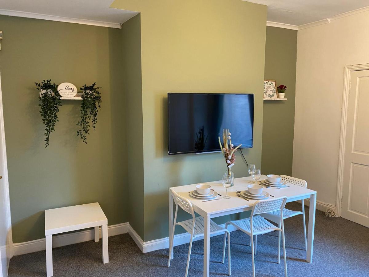 Kitchener - Wonderful 2-Bedroom Apt Sleeps 5 Free Parking Free Wifi Gateshead Eksteriør bilde