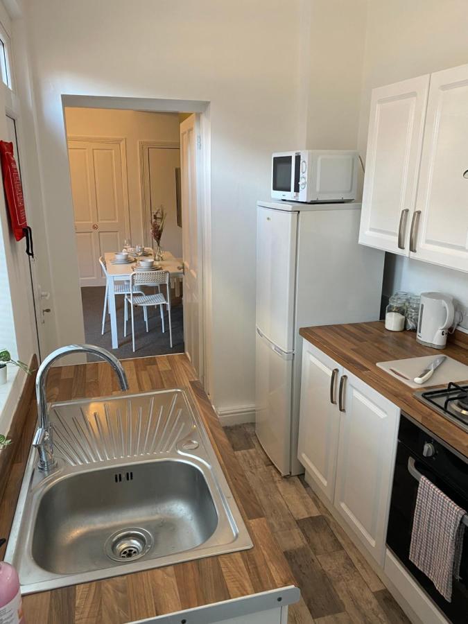Kitchener - Wonderful 2-Bedroom Apt Sleeps 5 Free Parking Free Wifi Gateshead Eksteriør bilde